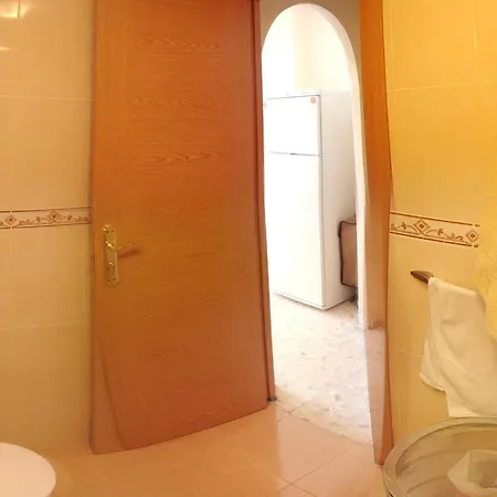 With One Bedroom In Fuengirola, With Wonderful Sea View, Pool Acces... شقة