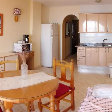 With One Bedroom In Fuengirola, With Wonderful Sea View, Pool Acces... شقة *